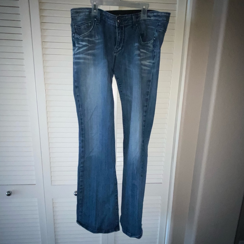 Red rock for express jeans